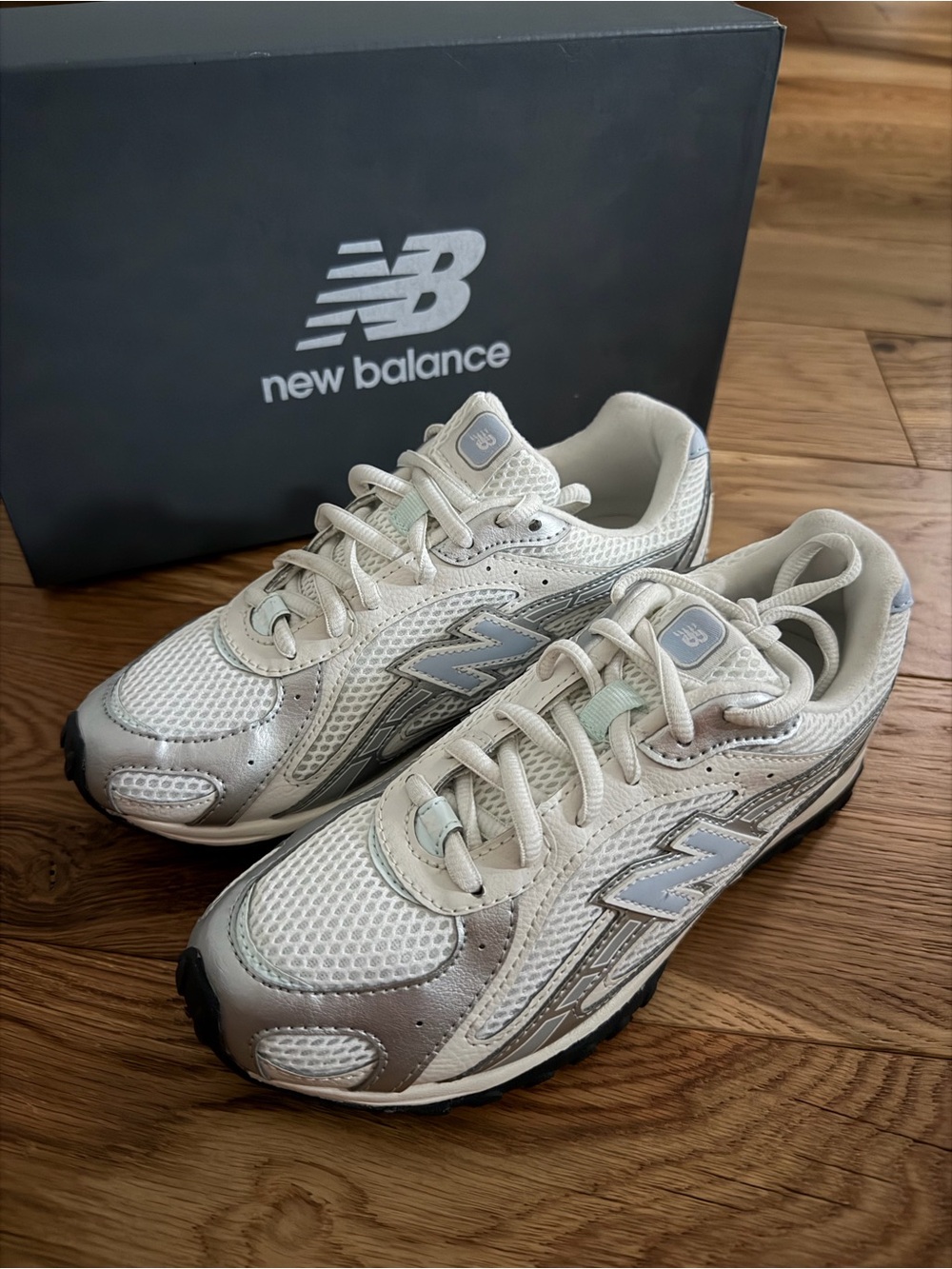 NWT New Balance 204L Lace White Blue Sneakers (Youth 3.5)